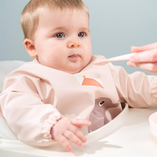 Done by Deer roosa pikkade varrukatega beebide taskuga söögipõll