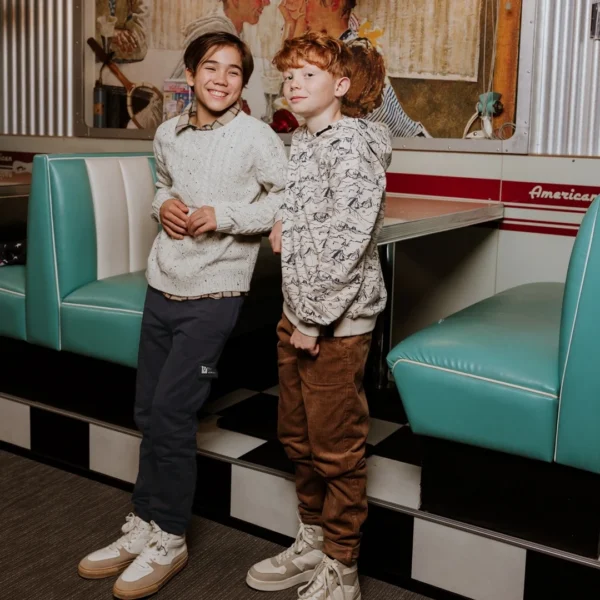 No Way Monday mägedega valge poiste kapuutsiga pusa