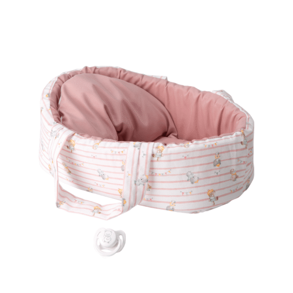 Arias beebinukk korviga tüdruk