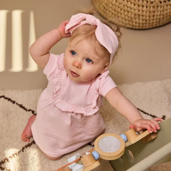 Beebide roosa kleit ja peapael