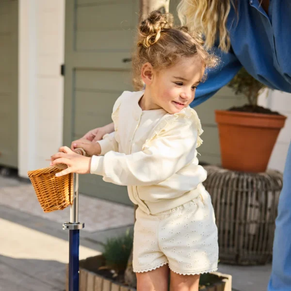 Beebide valge trukkidega jakk