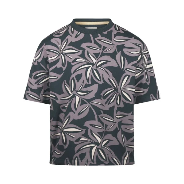 Poiste musta värvi t-särk mustriga