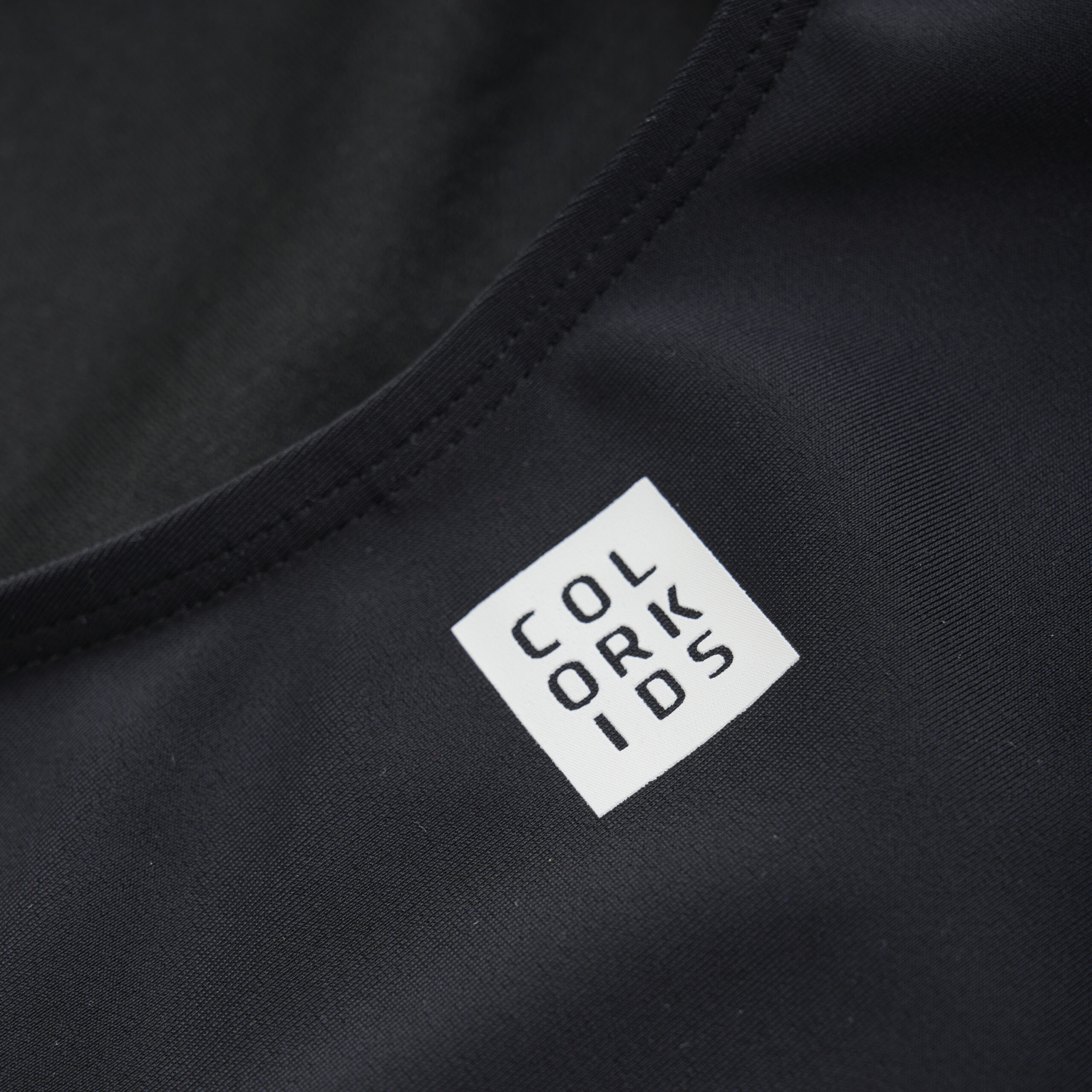 musta värvi laste ujumistrikoo